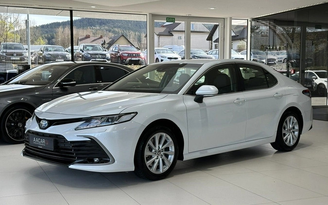 małopolskie Toyota Camry cena 134900 przebieg: 28148, rok produkcji 2021 z Trzcińsko-Zdrój